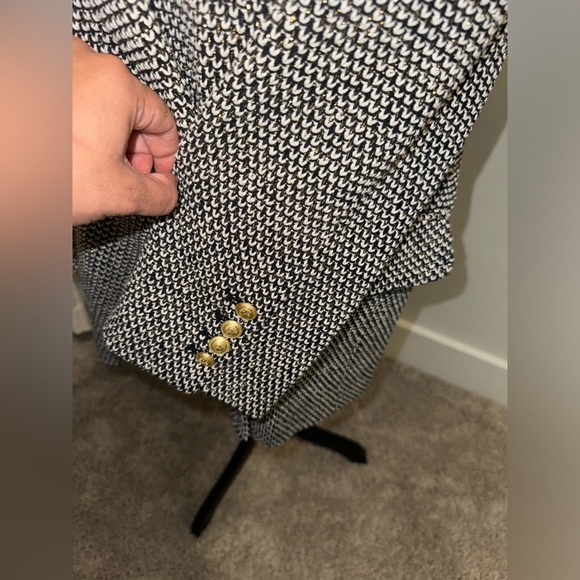 L’ AGENCE
Riva Oversized Knit Blazer Color: BLACK/IVORY/GOLD NWT SIZE 8 - Picture 10 of 14